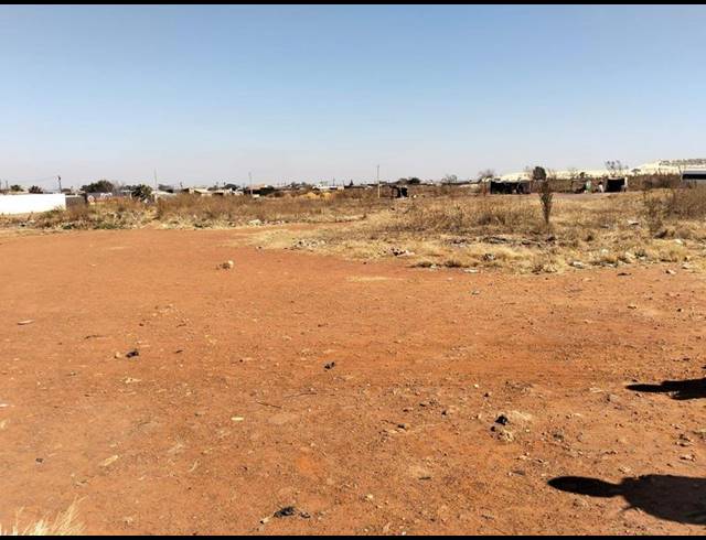 LAND FOR SALE IN BRAAMFISCHERVILLE